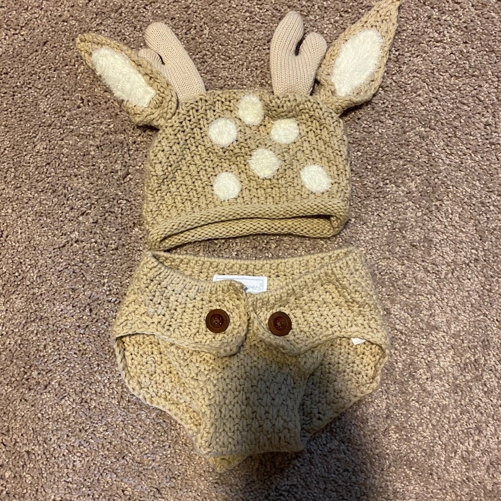 Super cute deer outfit for newborn pictures!!